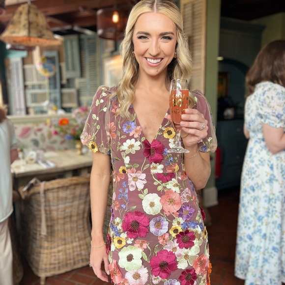 Gorgeous floral dress with magenta underlay - Picture 2 of 3